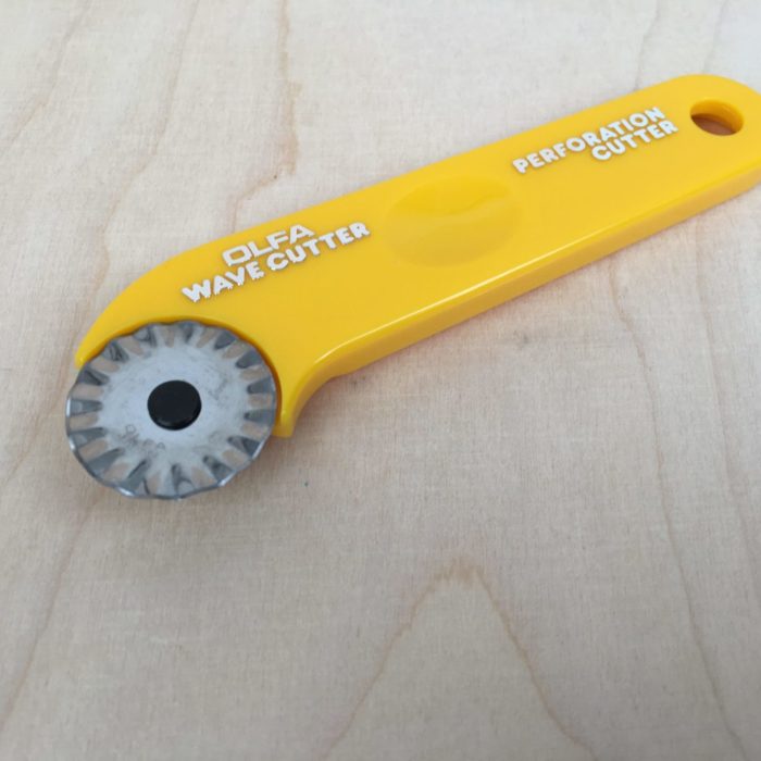 Cutter à lame circulaire ondulée OLFA – Image 2