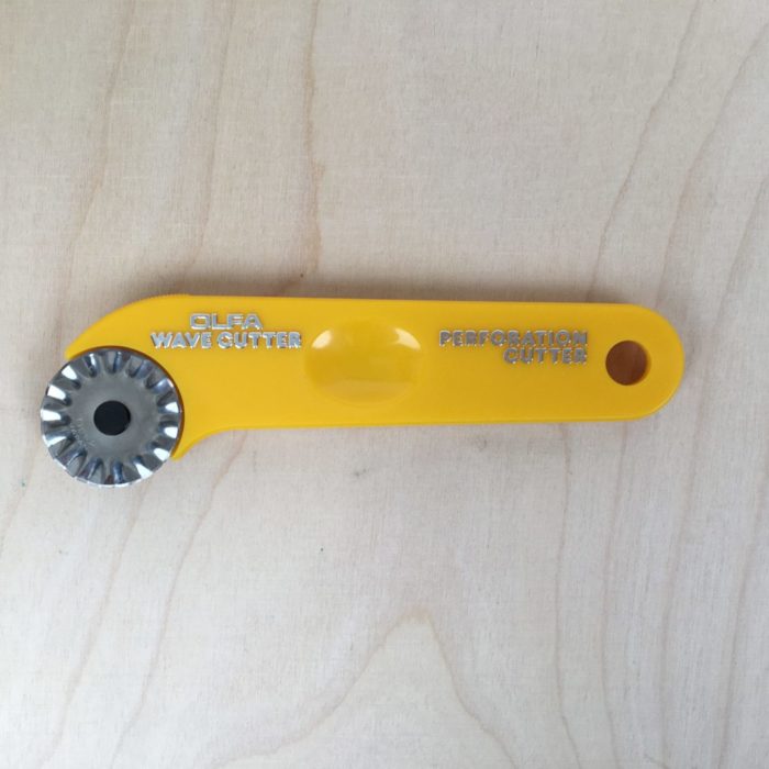 Cutter à lame circulaire ondulée OLFA – Image 3