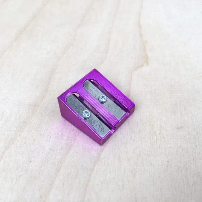 Taille-crayon en métal coloré KUM – Image 4