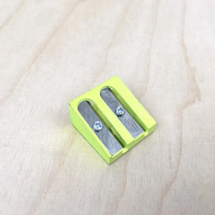 Taille-crayon en métal coloré KUM – Image 5