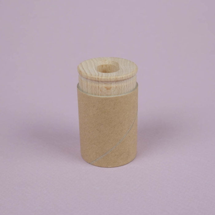 Taille-crayon en bois avec réservoir en carton KUM – Image 2