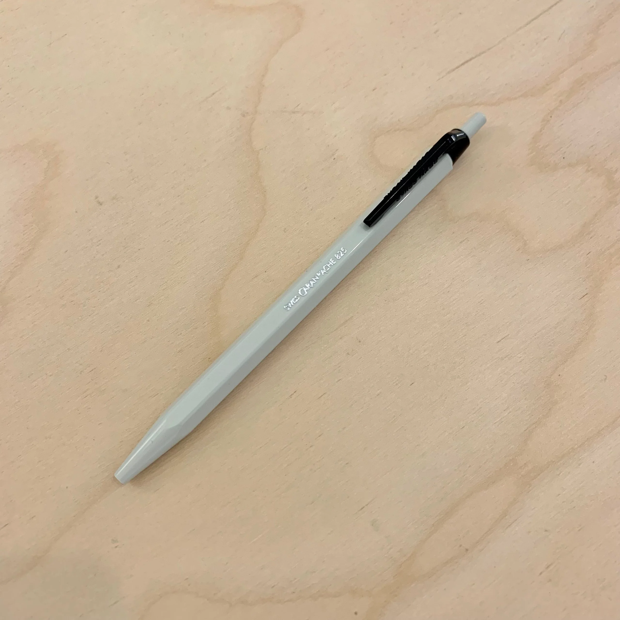 Stylo-bille Caran d'Ache 825 – Image 2