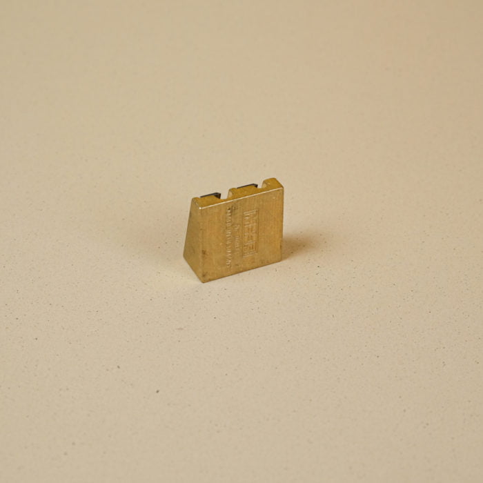 Taille-crayon en laiton M+R - double – Image 3