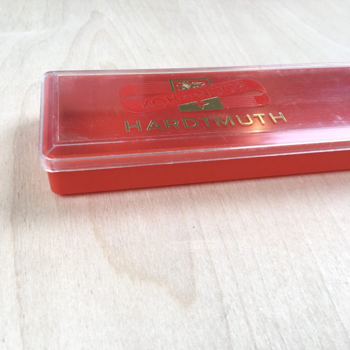 Boîte en plastique Koh-I-Noor vintage – Image 2