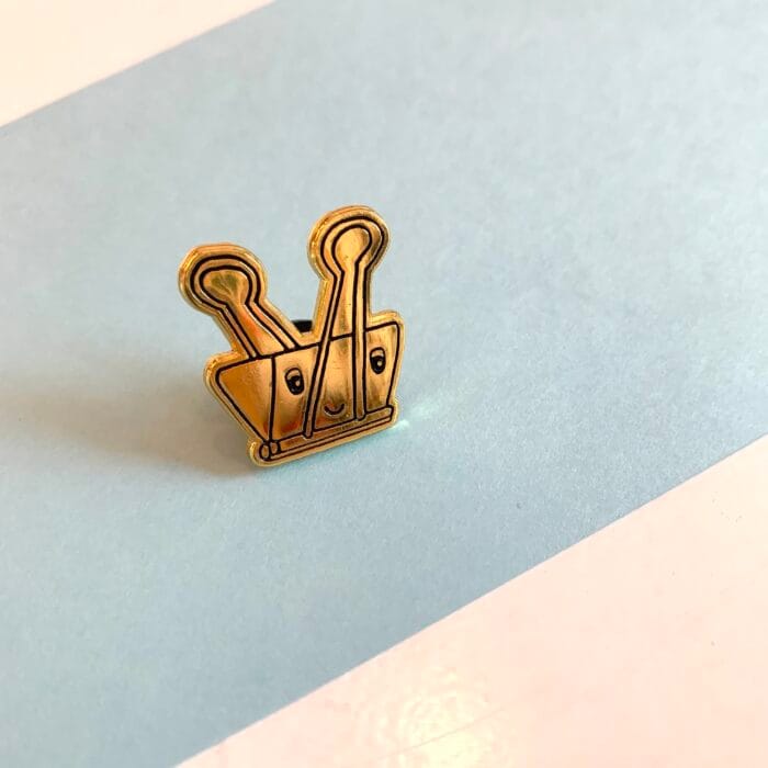 Corinne vend des pin's : la pince à dessin de Pauline Rivière