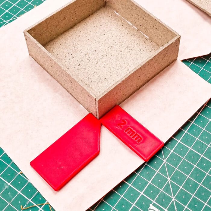 Gabarit de découpe de coins de boîte