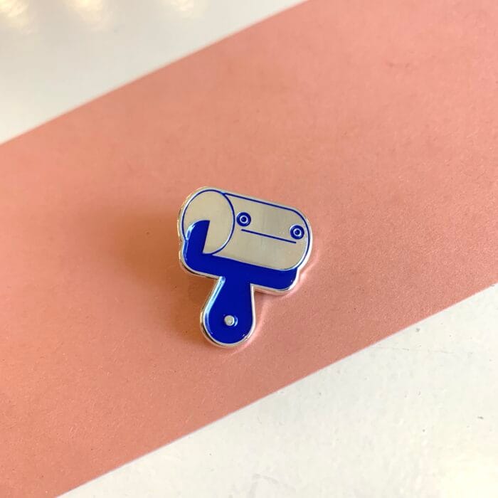 Corinne vend des pin's : le rouleau de Bastien Contraire