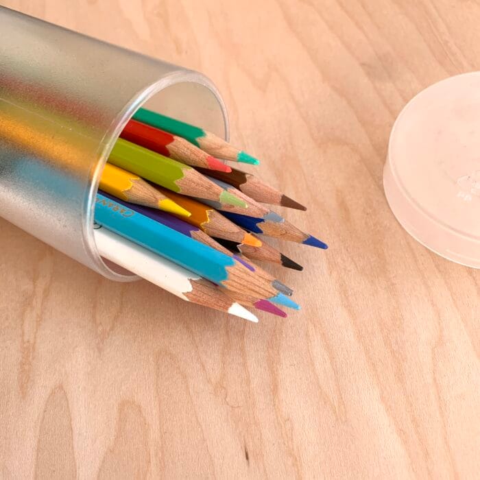 Boîte à crayons en plastique